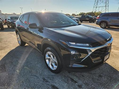 2025 Chevrolet Trax LS