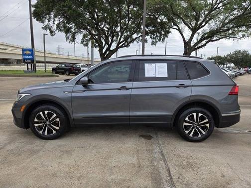 Platinum Gray Metallic 2022 Volkswagen Tiguan 2.0T S