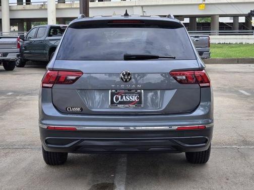 Platinum Gray Metallic 2022 Volkswagen Tiguan 2.0T S