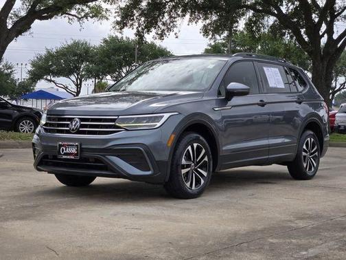 Platinum Gray Metallic 2022 Volkswagen Tiguan 2.0T S