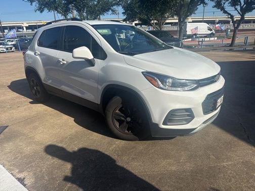 Summit White 2022 Chevrolet Trax LT