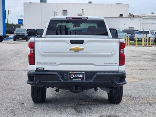 Summit White 2024 Chevrolet Silverado 2500 Custom