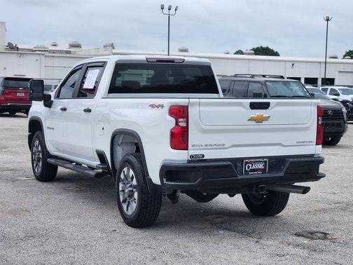 Summit White 2024 Chevrolet Silverado 2500 Custom