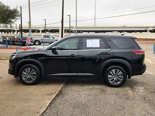 2025 Nissan Pathfinder S