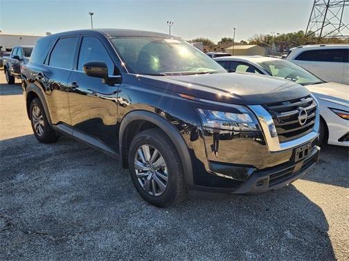 2025 Nissan Pathfinder S