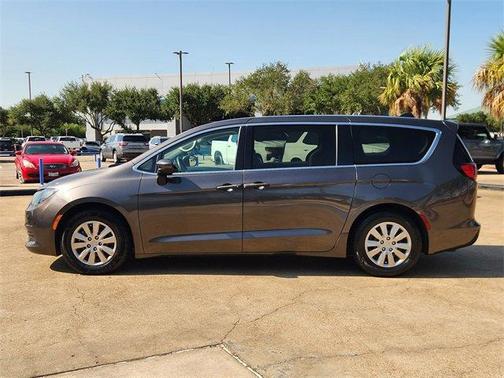 2019 Chrysler Pacifica L