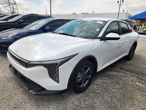 2025 Kia K4 LXS