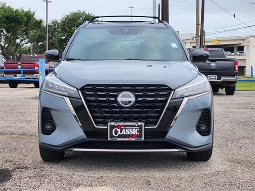 2022 Nissan Kicks SR