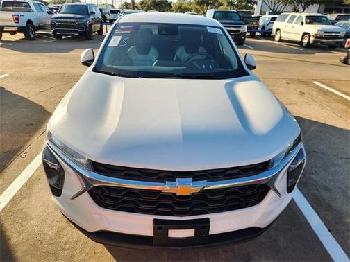 2025 Chevrolet Trax LS