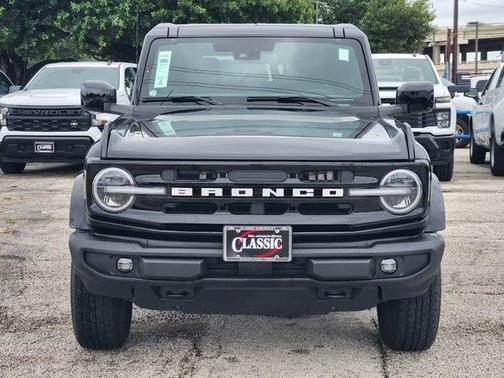 Shadow Black 2025 Ford Bronco Outer Banks