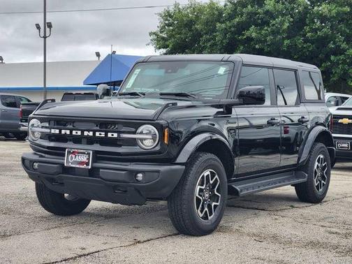 Shadow Black 2025 Ford Bronco Outer Banks