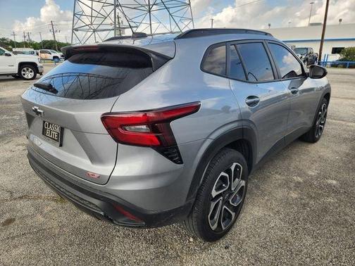 Sterling Gray Metallic 2025 Chevrolet Trax 2RS