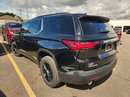 Mosaic Black Metallic 2023 Chevrolet Traverse LT Cloth
