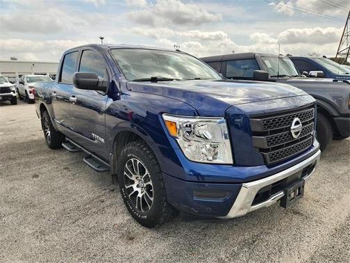 2021 Nissan Titan SV