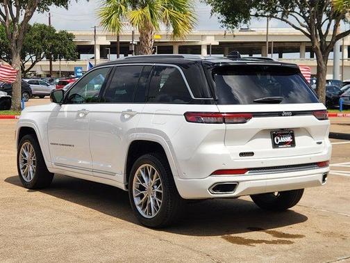 2022 Jeep Grand Cherokee Summit