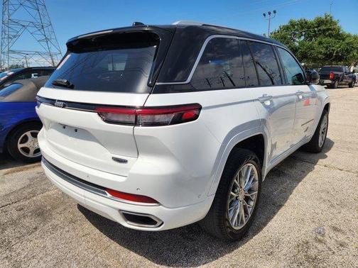 2022 Jeep Grand Cherokee Summit