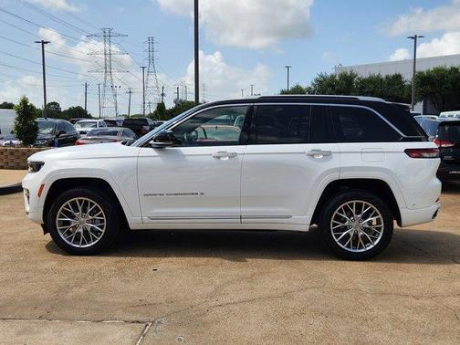2022 Jeep Grand Cherokee Summit