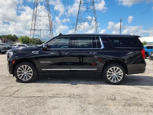 2023 GMC Yukon XL Denali