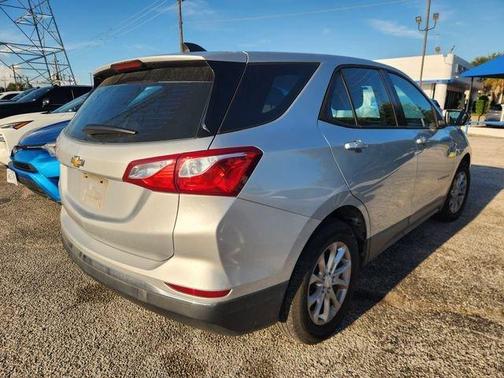 Silver Ice Metallic 2018 Chevrolet Equinox LS