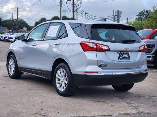 Silver Ice Metallic 2018 Chevrolet Equinox LS