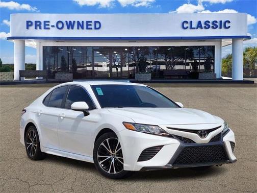 2020 Toyota Camry SE