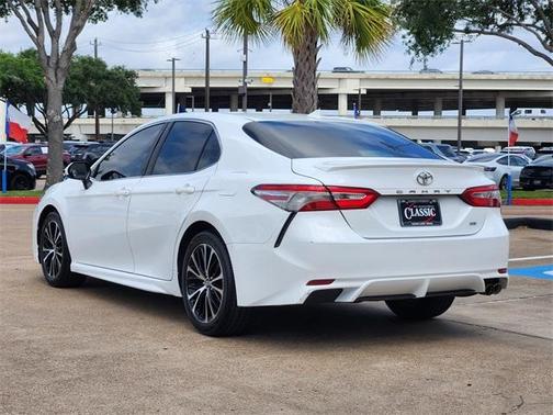 2020 Toyota Camry SE