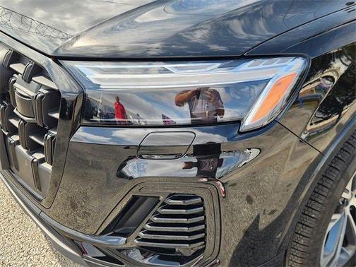 2025 Audi Q7 45 Premium Plus