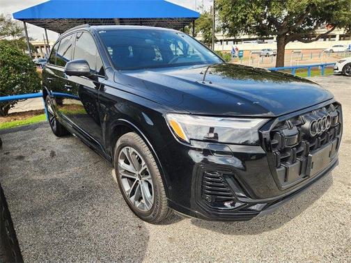 2025 Audi Q7 45 Premium Plus