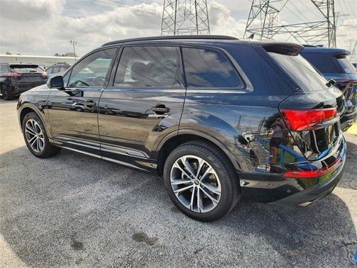 2025 Audi Q7 45 Premium Plus