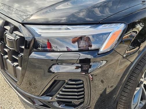 2025 Audi Q7 45 Premium Plus