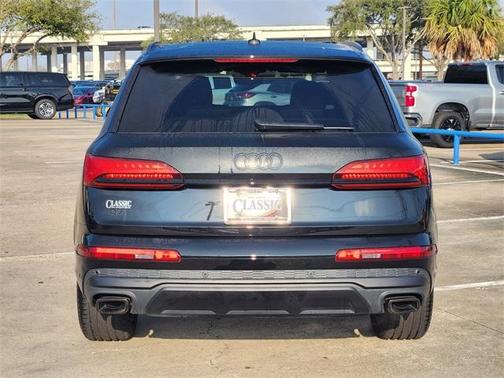 2025 Audi Q7 45 Premium Plus