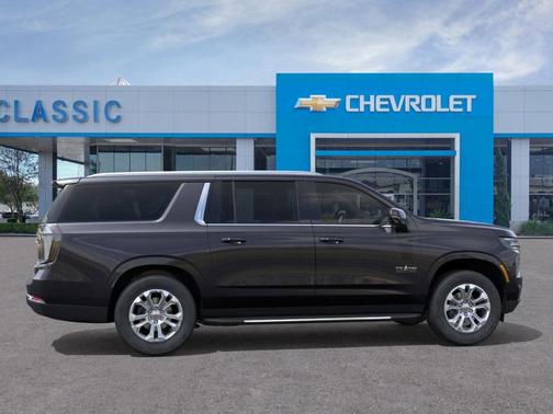 2025 Chevrolet Suburban LT