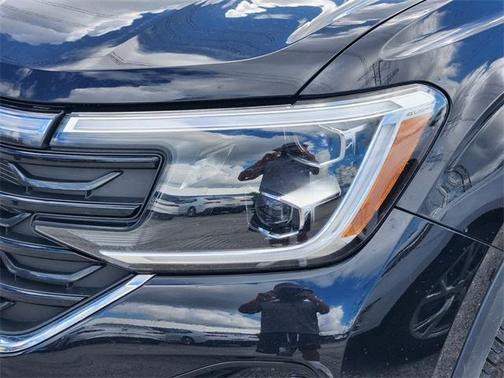 2025 Volkswagen Atlas 2.0T SEL Premium R-Line