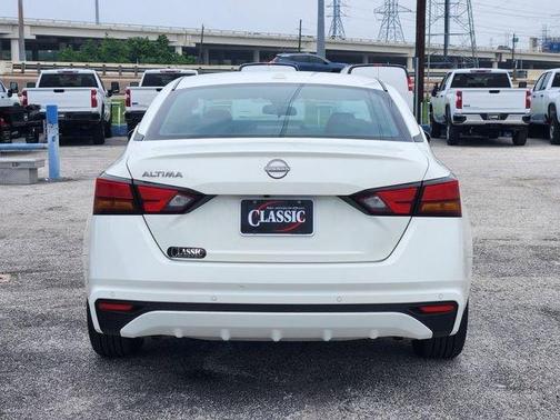 Glacier White 2025 Nissan Altima S