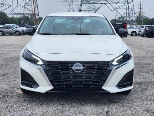 Glacier White 2025 Nissan Altima S