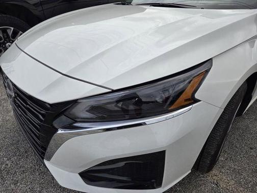 Glacier White 2025 Nissan Altima S