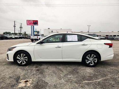 Glacier White 2025 Nissan Altima S