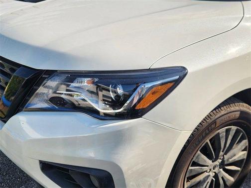 2020 Nissan Pathfinder SV