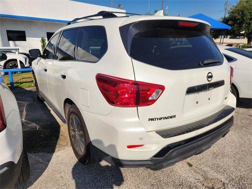 2020 Nissan Pathfinder SV