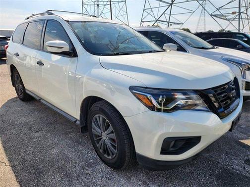 2020 Nissan Pathfinder SV