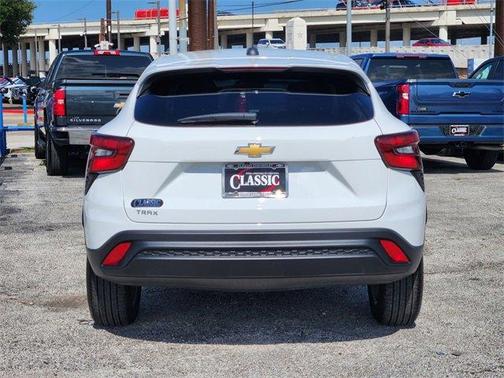 2025 Chevrolet Trax LS
