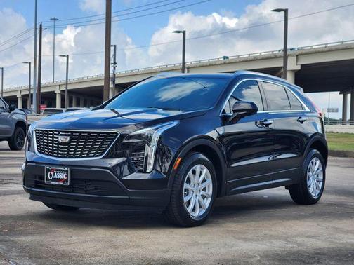 Stellar Black Metallic 2022 Cadillac XT4 Luxury