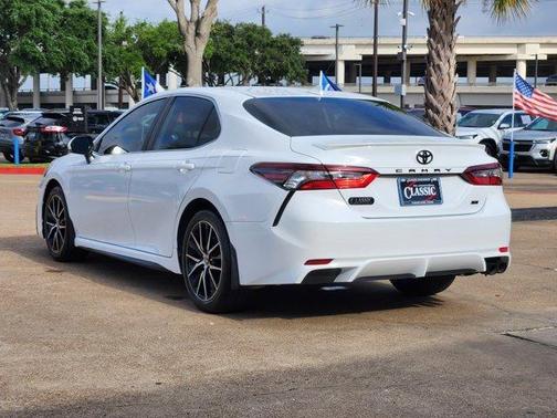 2024 Toyota Camry SE