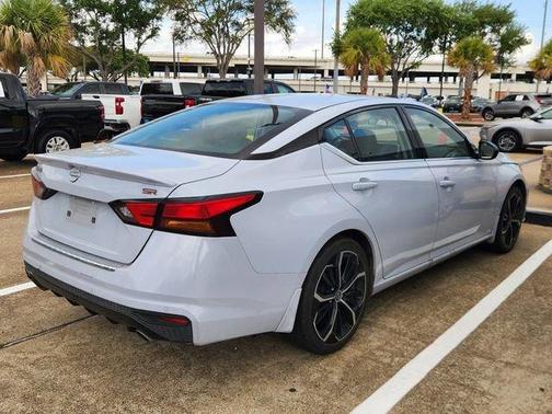 Gray Sky Pearl 2023 Nissan Altima 2.5 SR