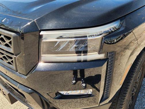 Black 2023 Nissan Frontier SV