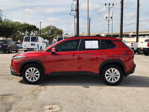 2024 Toyota Corolla Cross LE