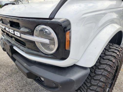 Oxford White 2025 Ford Bronco Outer Banks