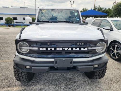 Oxford White 2025 Ford Bronco Outer Banks