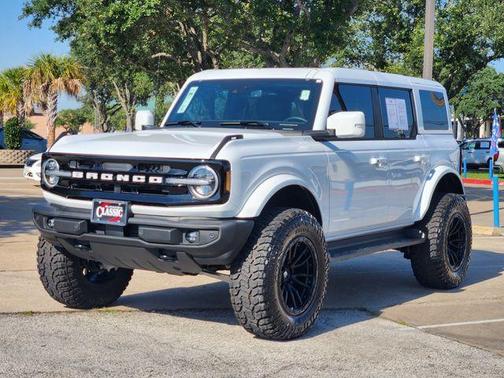 Oxford White 2025 Ford Bronco Outer Banks