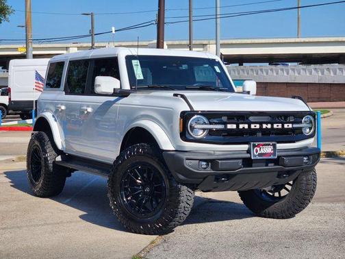 Oxford White 2025 Ford Bronco Outer Banks